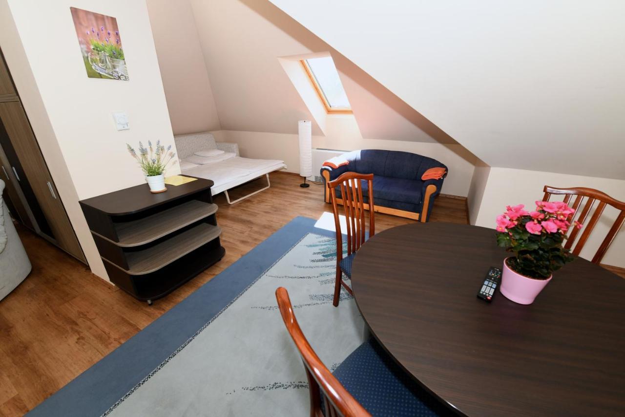 Ezuesthid Hotel Veszprém Eksteriør billede