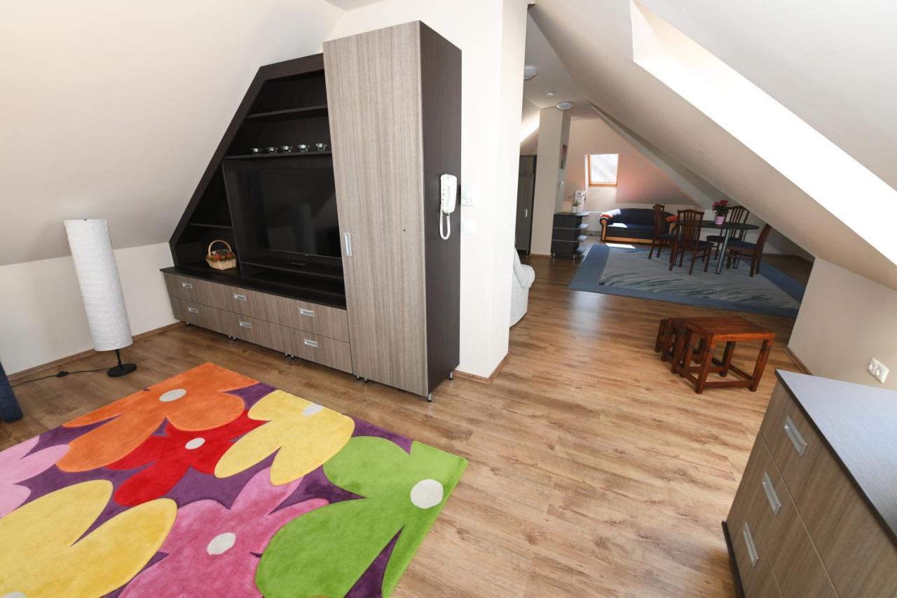 Ezuesthid Hotel Veszprém Eksteriør billede