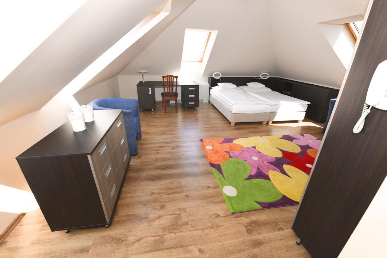 Ezuesthid Hotel Veszprém Eksteriør billede