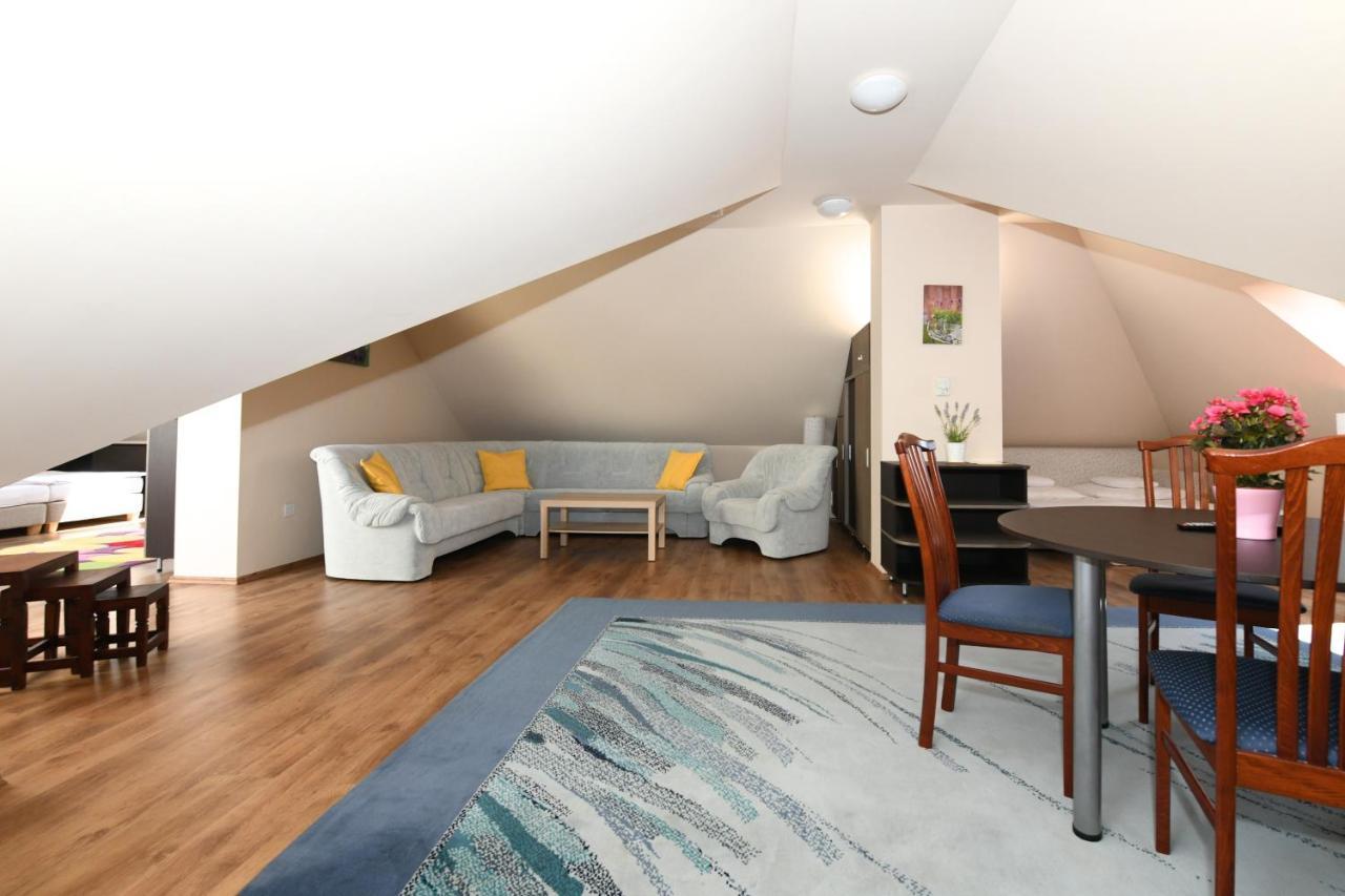 Ezuesthid Hotel Veszprém Eksteriør billede