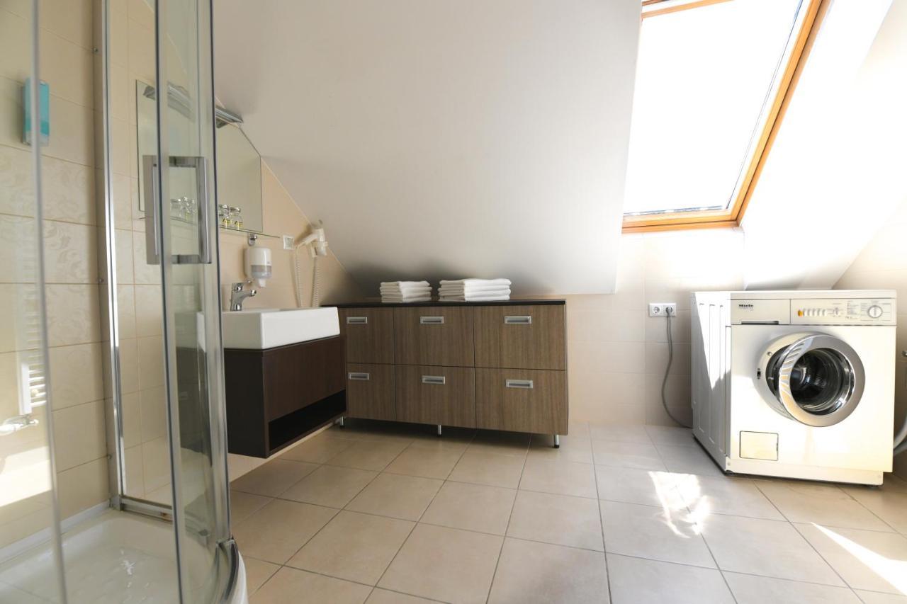 Ezuesthid Hotel Veszprém Eksteriør billede
