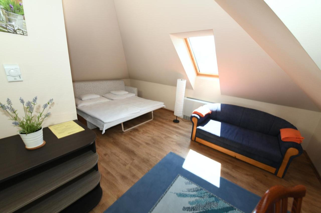 Ezuesthid Hotel Veszprém Eksteriør billede
