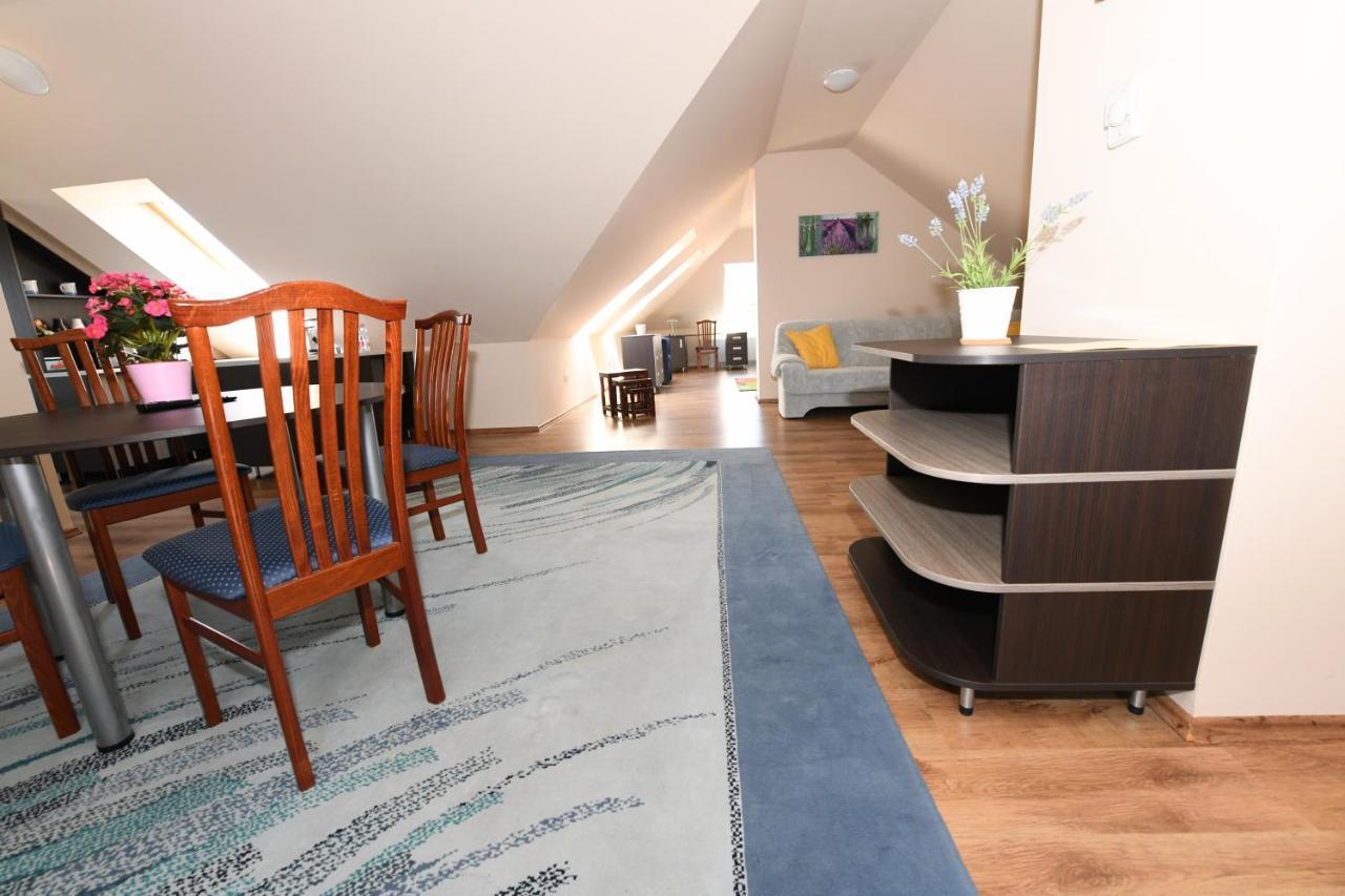 Ezuesthid Hotel Veszprém Eksteriør billede