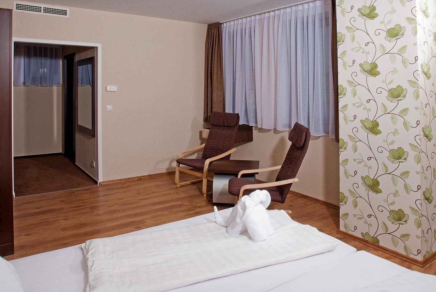 Ezuesthid Hotel Veszprém Eksteriør billede