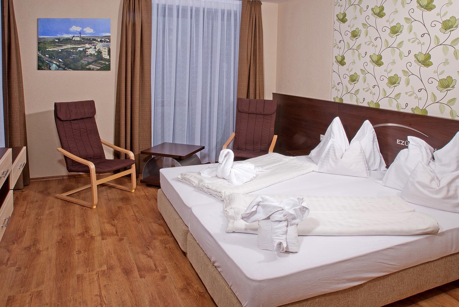Ezuesthid Hotel Veszprém Eksteriør billede