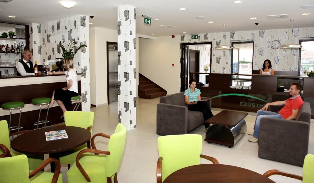Ezuesthid Hotel Veszprém Eksteriør billede