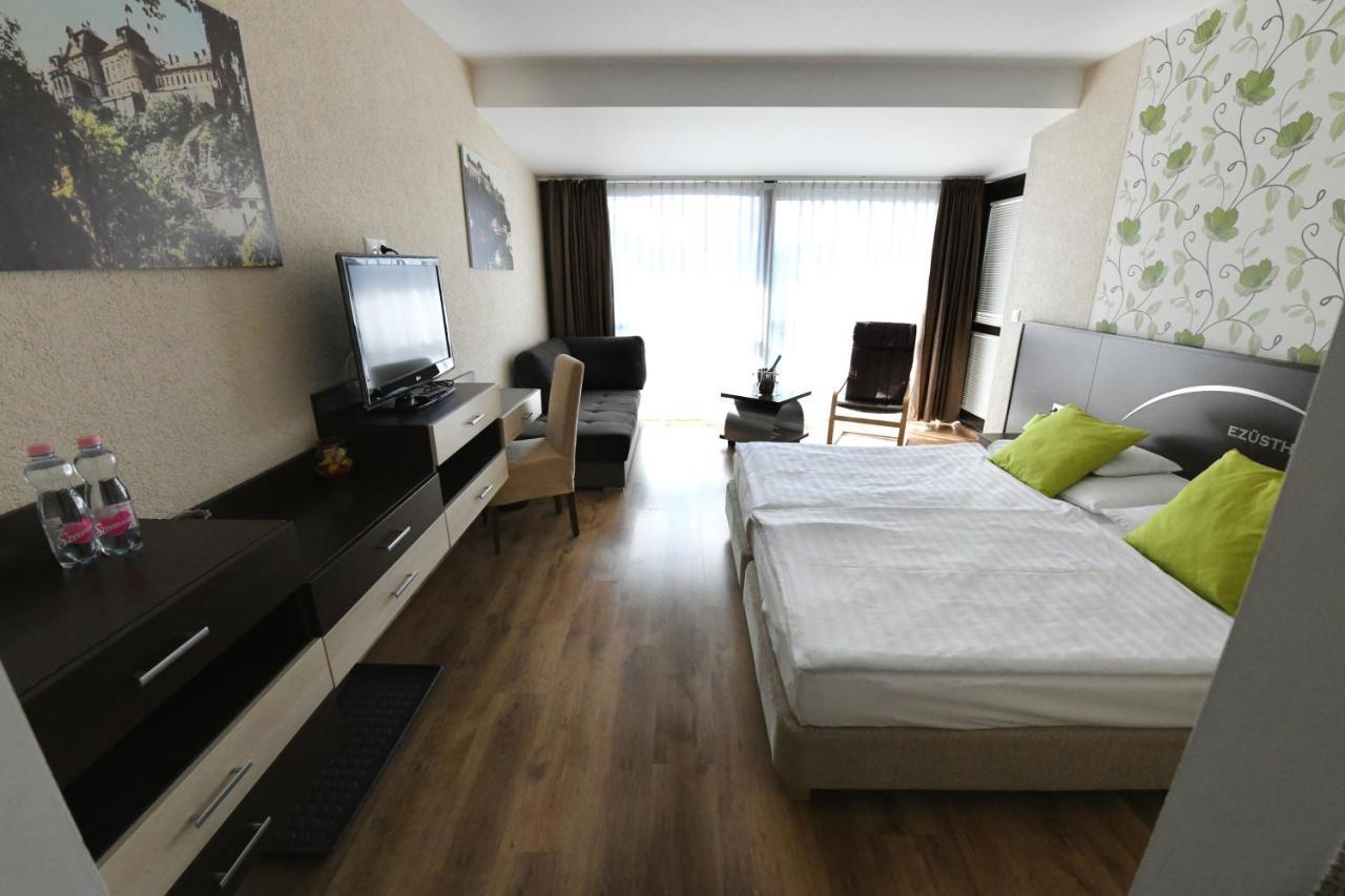 Ezuesthid Hotel Veszprém Eksteriør billede