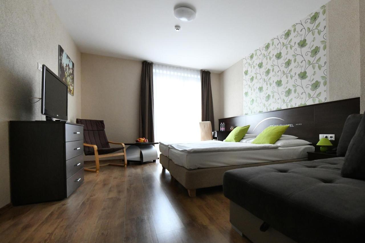 Ezuesthid Hotel Veszprém Eksteriør billede