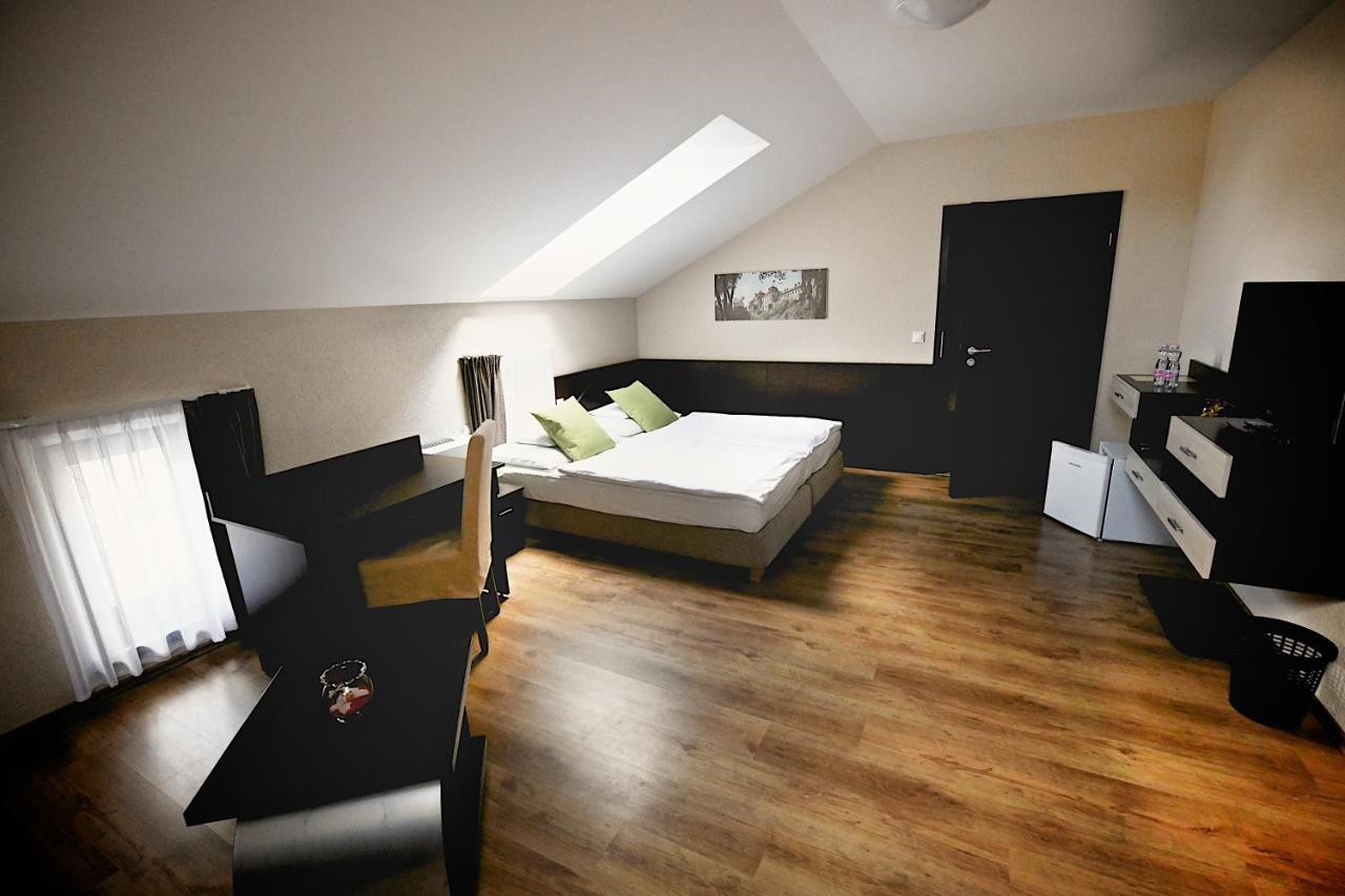Ezuesthid Hotel Veszprém Eksteriør billede