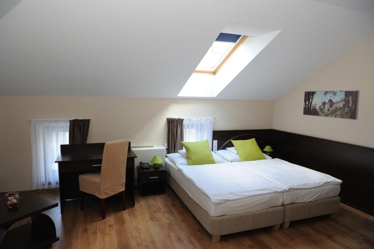 Ezuesthid Hotel Veszprém Eksteriør billede