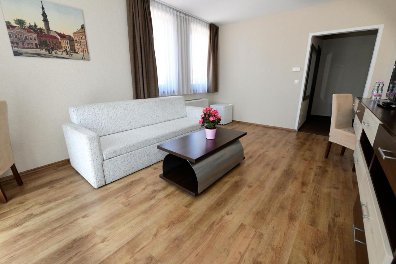 Ezuesthid Hotel Veszprém Eksteriør billede