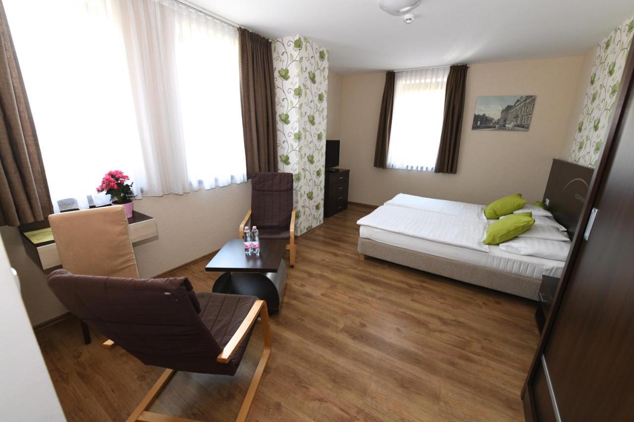 Ezuesthid Hotel Veszprém Eksteriør billede