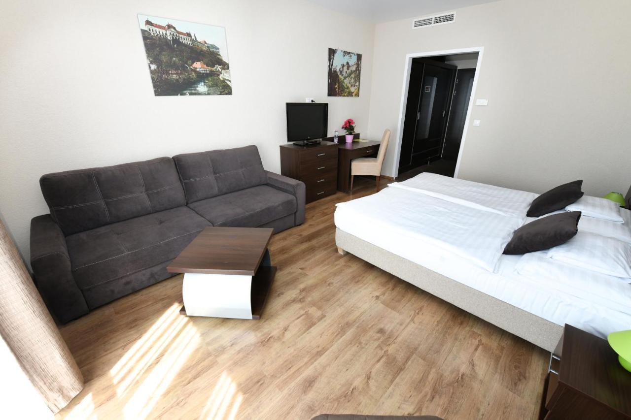 Ezuesthid Hotel Veszprém Eksteriør billede