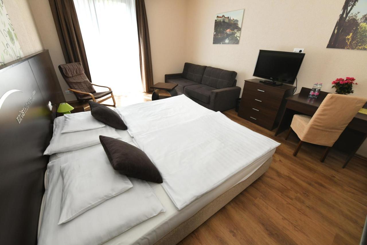 Ezuesthid Hotel Veszprém Eksteriør billede