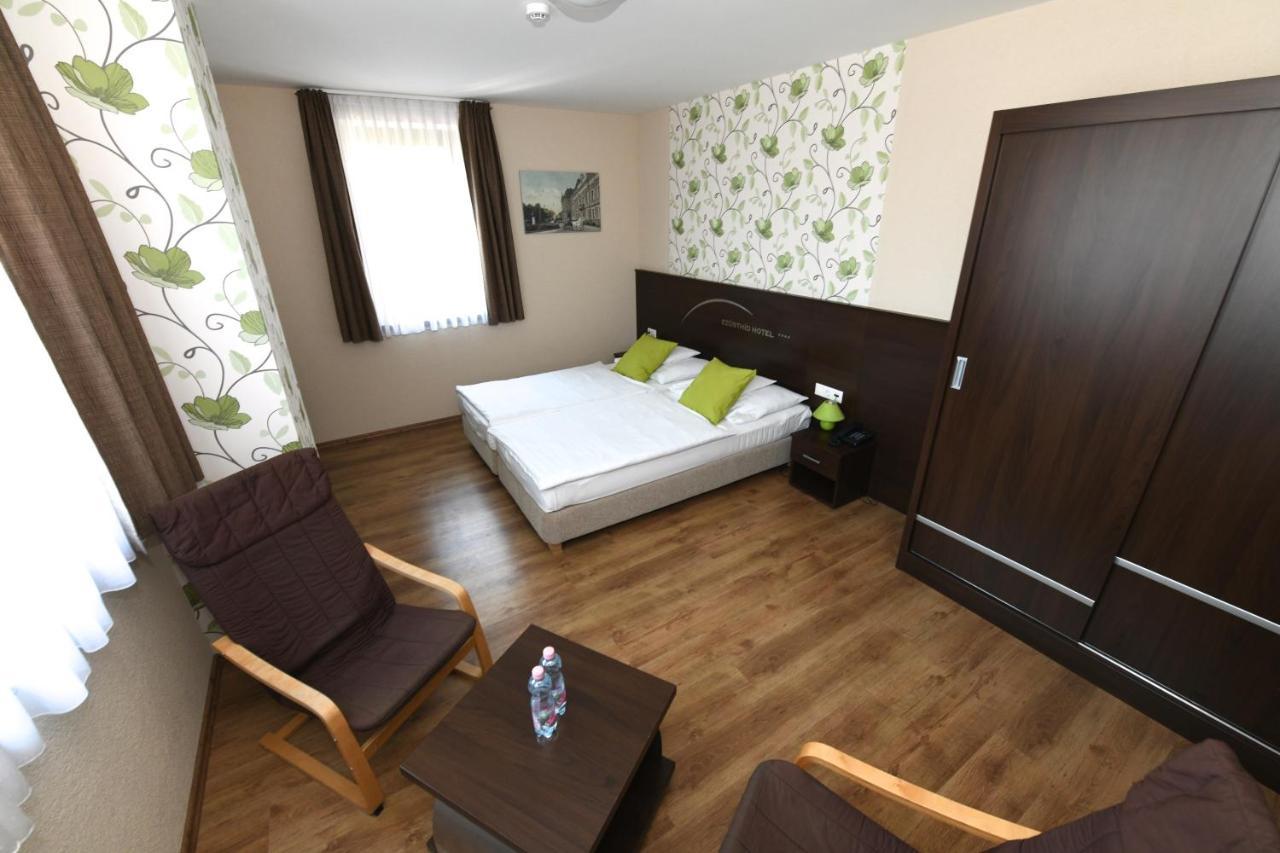 Ezuesthid Hotel Veszprém Eksteriør billede